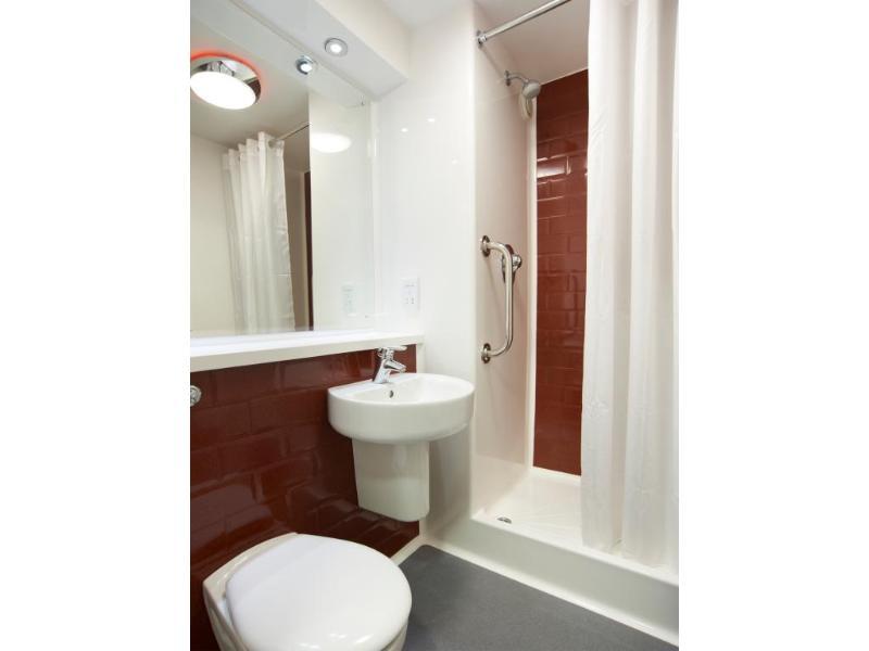 Travelodge High Wycombe Central Экстерьер фото