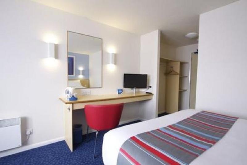 Travelodge High Wycombe Central Экстерьер фото
