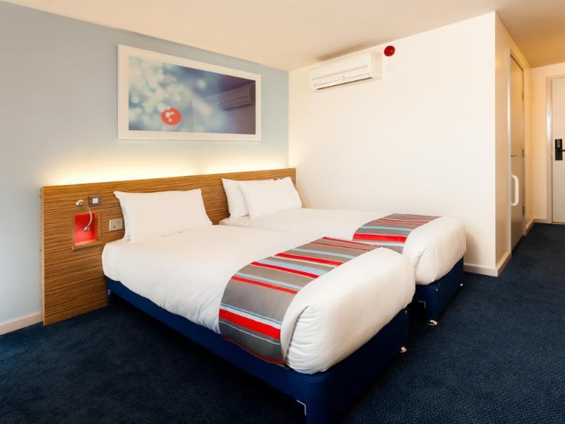 Travelodge High Wycombe Central Экстерьер фото