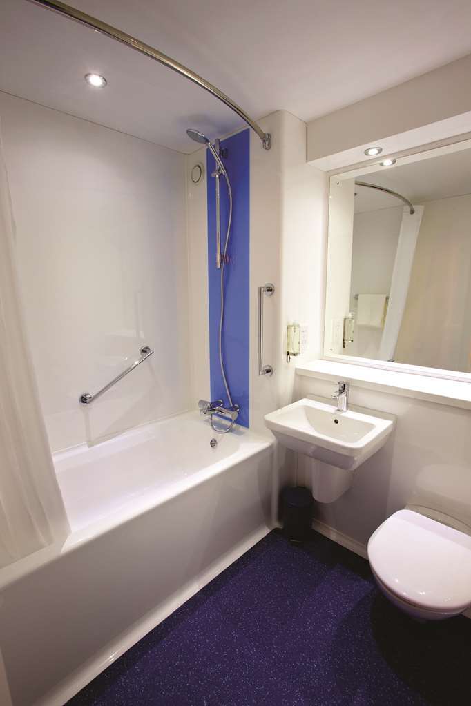 Travelodge High Wycombe Central Номер фото