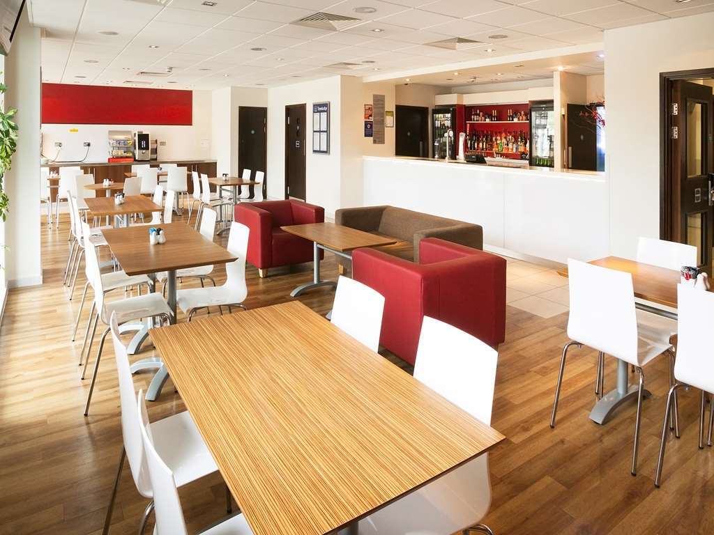 Travelodge High Wycombe Central Ресторан фото